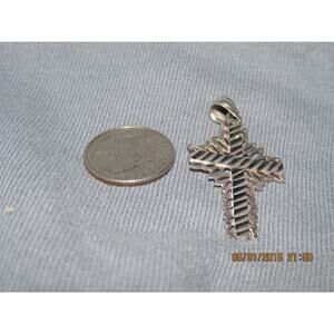Sterling Silver Estate 925 Diamond Cut Cross Drop Dangle Pendant (1.8g)